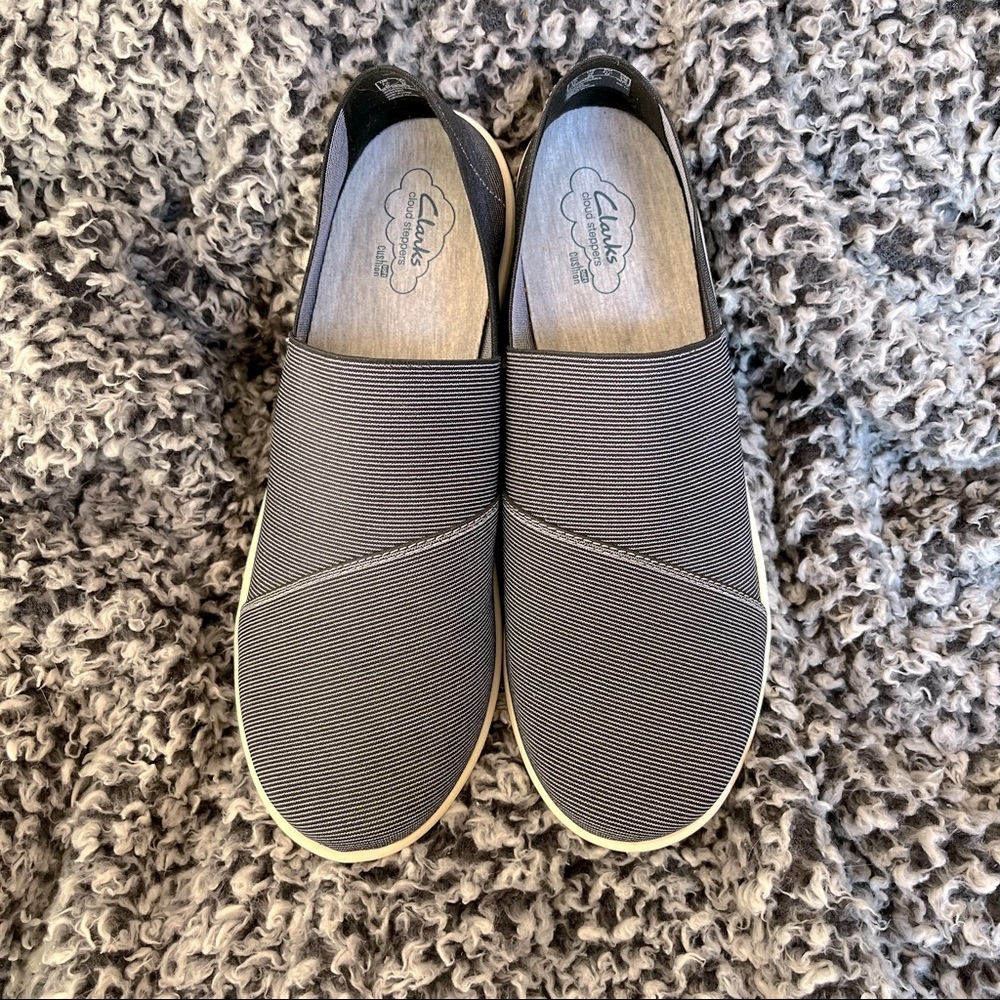 Clarks Cloud Steppers Navy Striped EUC Size 10 Slip On Comfy